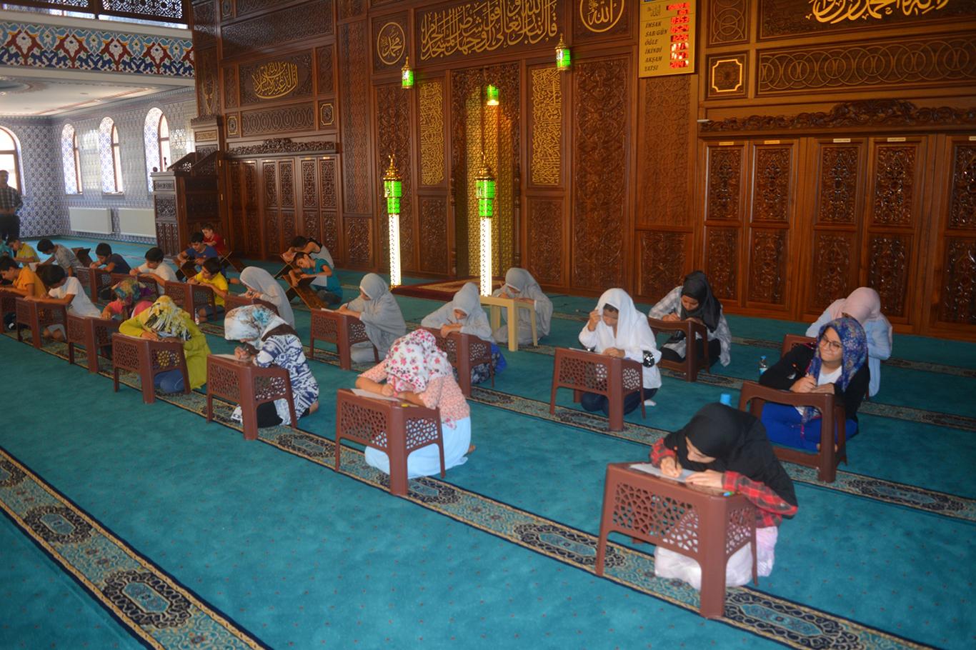 ​Yaz Kur'an kursuna katılan çocuklar sınava tabi tutuldu